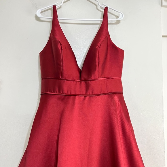 Mac Duggal Ieena 55010 Plunging V-Neck V-Back Gown - Picture 5 of 12